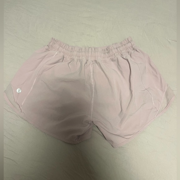 Lululemom Hotty Hot Low-Rise Lined Short 4”. Size 4. Light Purple. - Picture 2 of 4